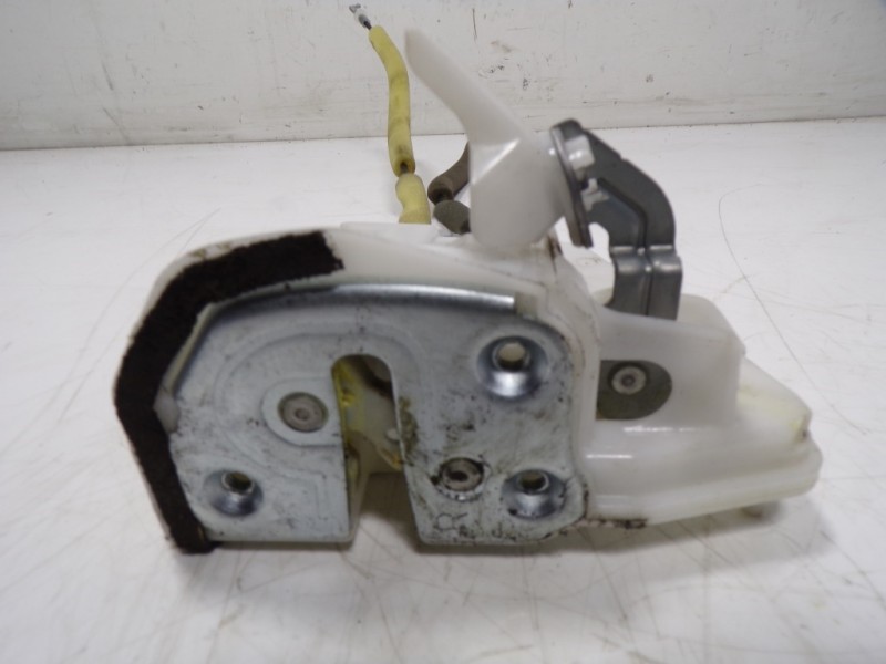 Recambio de cerradura puerta trasera derecha para mazda 3 lim. () origin referencia OEM IAM  8D28B0113 