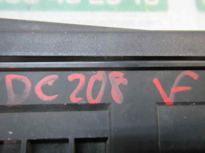 Recambio de caja reles / fusibles para opel vectra c berlina 1.9 cdti referencia OEM IAM   