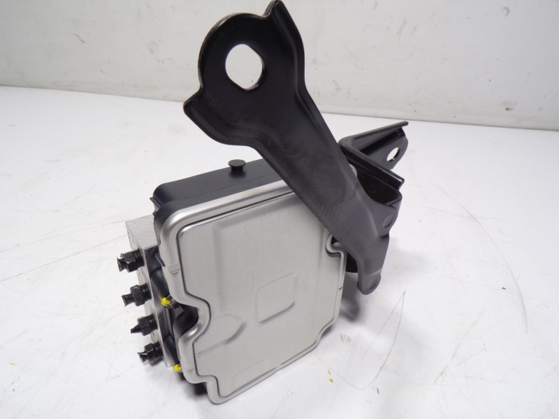Recambio de abs para toyota yaris 1.5 vvti hev referencia OEM IAM 44050K0181 445400D780 0265296645