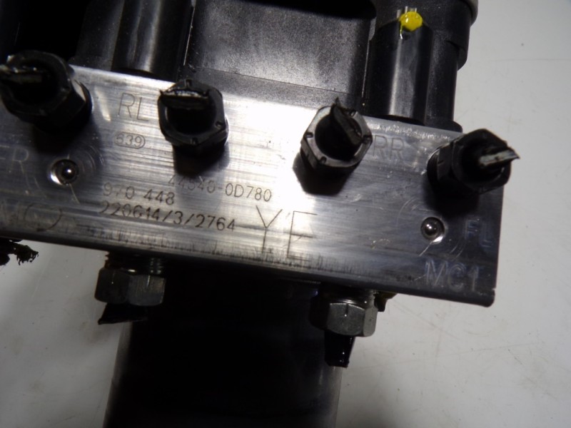 Recambio de abs para toyota yaris 1.5 vvti hev referencia OEM IAM 44050K0181 445400D780 0265296645