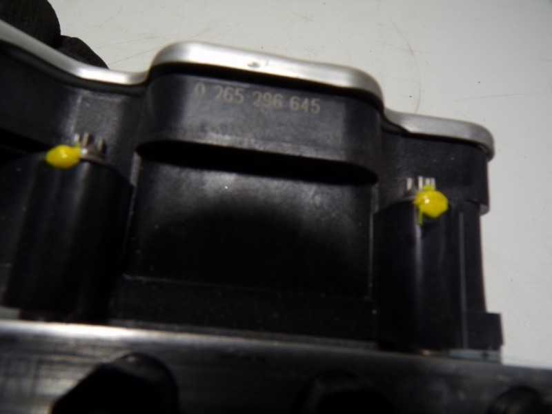 Recambio de abs para toyota yaris 1.5 vvti hev referencia OEM IAM 44050K0181 445400D780 0265296645