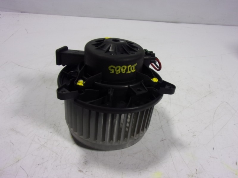 Recambio de motor calefaccion para opel insignia berlina 2.0 cdti cat referencia OEM IAM 13263279 13263279 