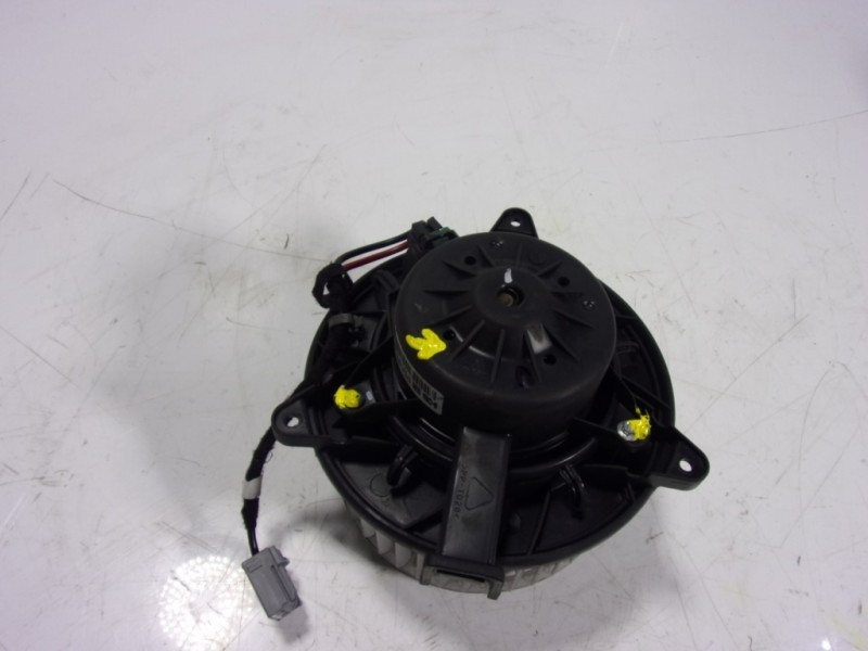 Recambio de motor calefaccion para opel insignia berlina 2.0 cdti cat referencia OEM IAM 13263279 13263279 