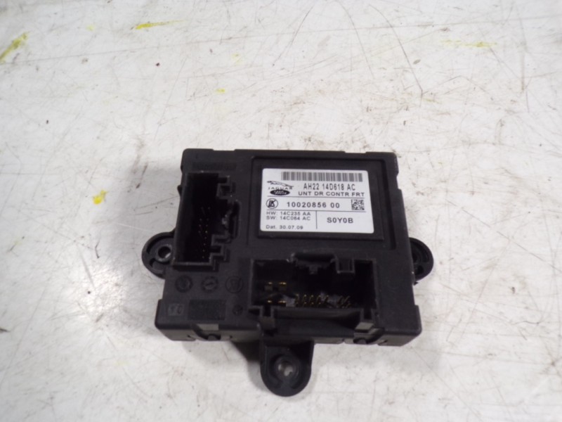 Recambio de modulo electronico para land rover discovery 4 tdv6 se referencia OEM IAM LR019221 AH2214D618AC 