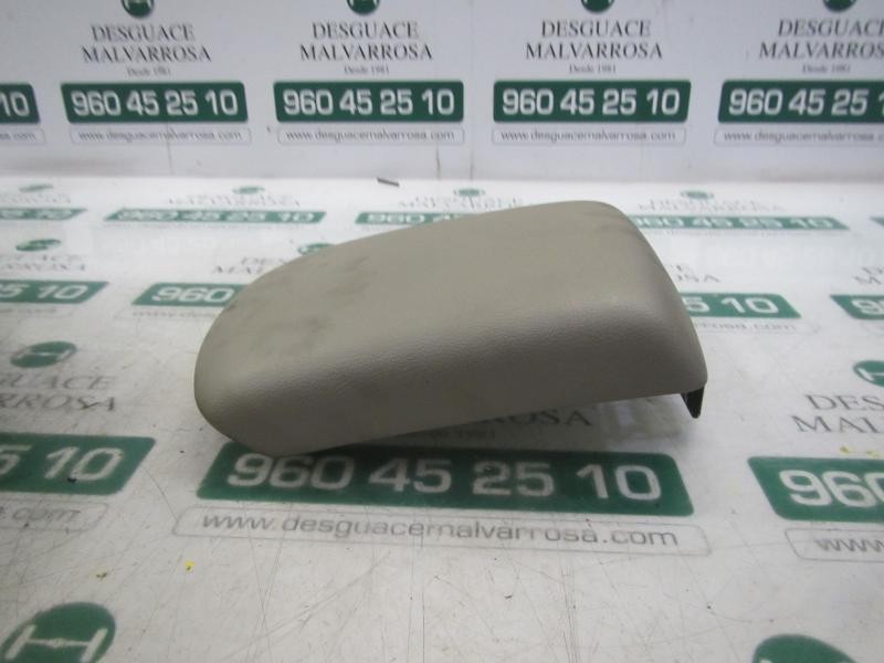 Recambio de apoyabrazos central para ssangyong kyron 200 xdi limited referencia OEM IAM   