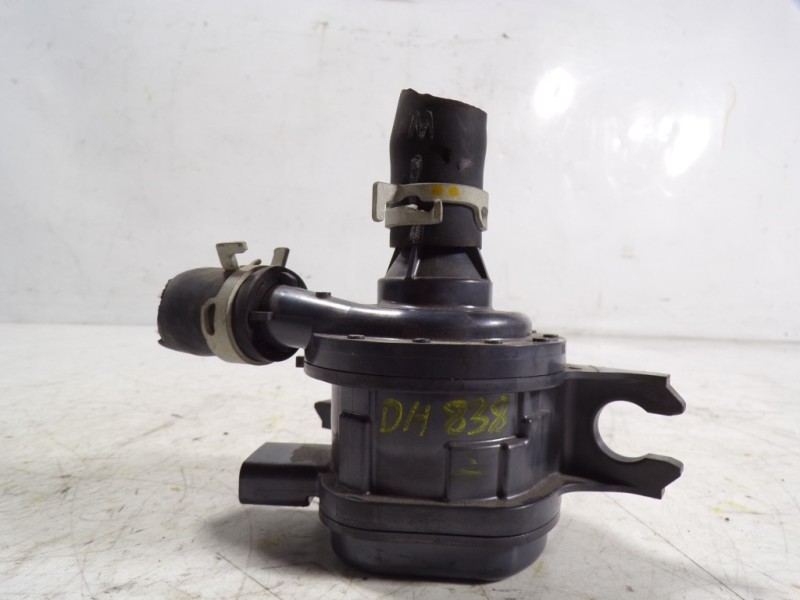 Recambio de bomba agua para toyota rav4 hybrid 4x2 advance referencia OEM IAM G904042010 G904042010 64521C293167