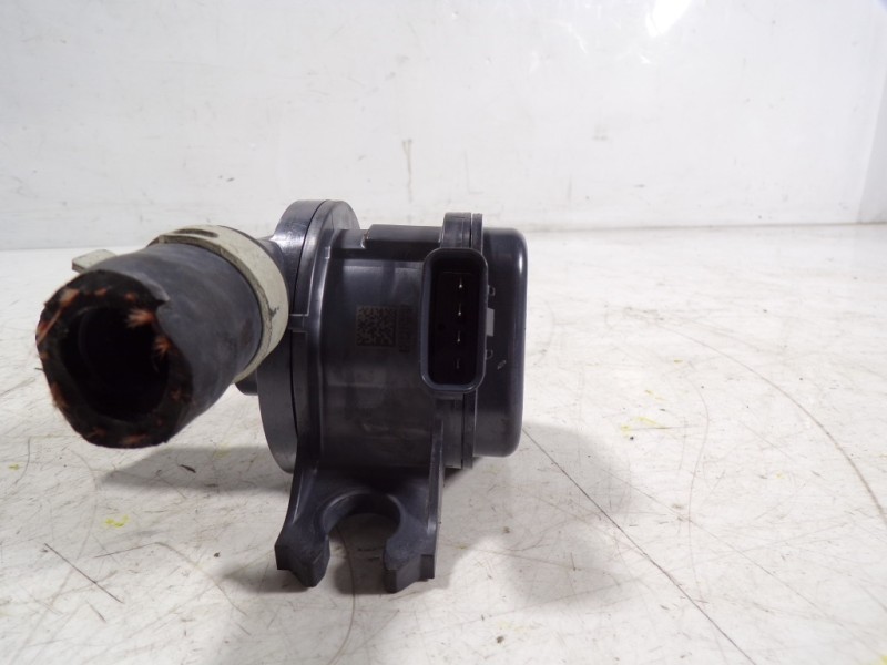 Recambio de bomba agua para toyota rav4 hybrid 4x2 advance referencia OEM IAM G904042010 G904042010 64521C293167