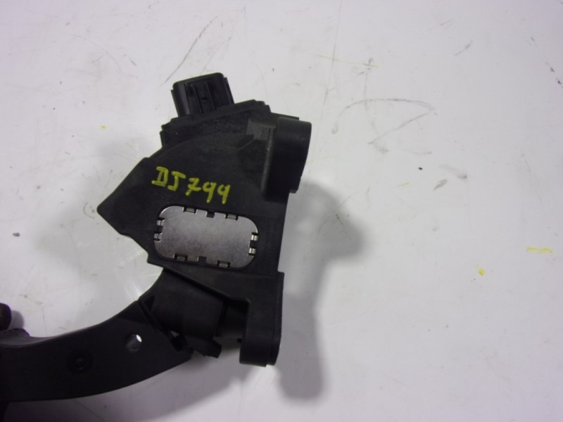 Recambio de potenciometro pedal para toyota aygo 1.0 vvti referencia OEM IAM 781100H040 2781100H040 27812680115