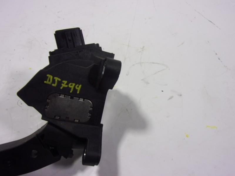Recambio de potenciometro pedal para toyota aygo 1.0 vvti referencia OEM IAM 781100H040 2781100H040 27812680115