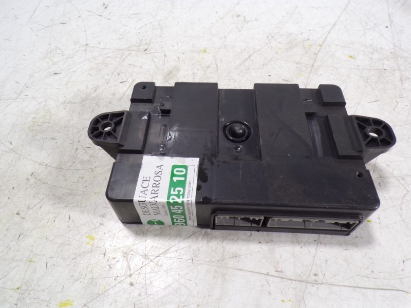 Recambio de modulo electronico para land rover discovery 4 tdv6 se referencia OEM IAM LR071651 AH4219H440AE 