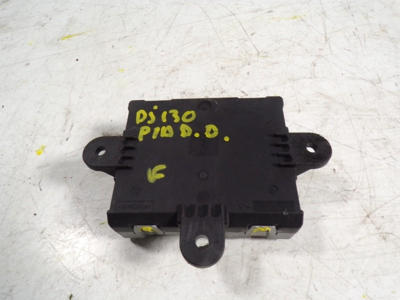 Recambio de modulo electronico para land rover discovery 4 tdv6 se referencia OEM IAM LR019220 AH2214D617AC 