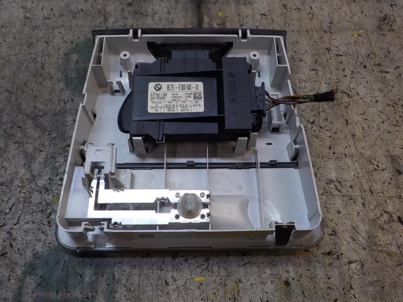 Recambio de piloto interior para bmw serie 3 berlina (e90) 320d referencia OEM IAM 61319201637  