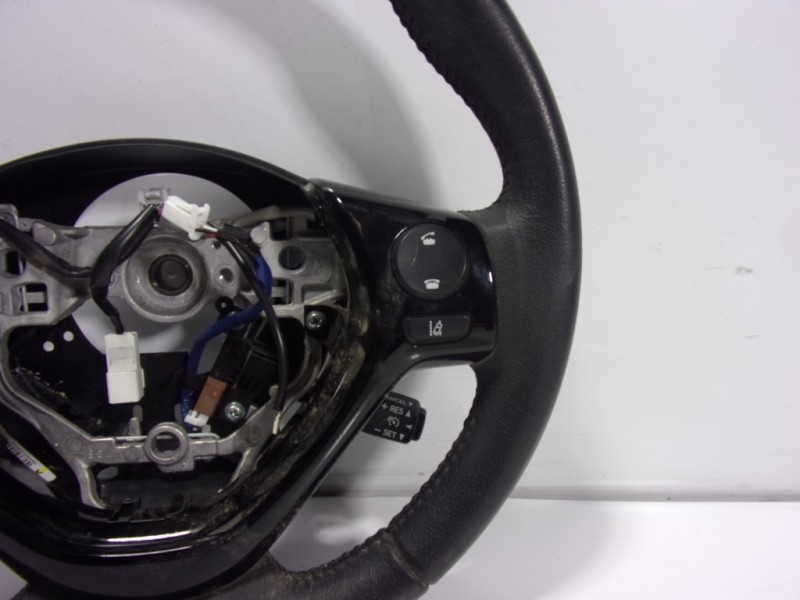 Recambio de volante para toyota aygo 1.0 vvti referencia OEM IAM 451000H060B1  