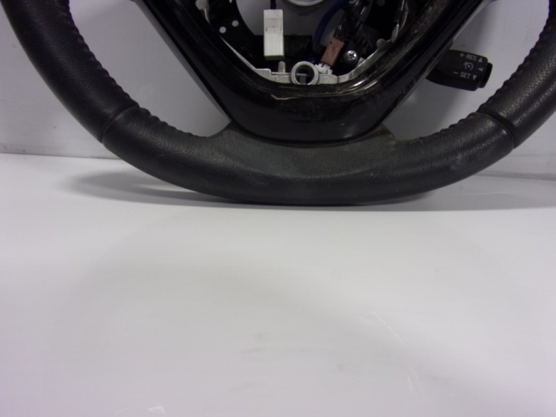 Recambio de volante para toyota aygo 1.0 vvti referencia OEM IAM 451000H060B1  