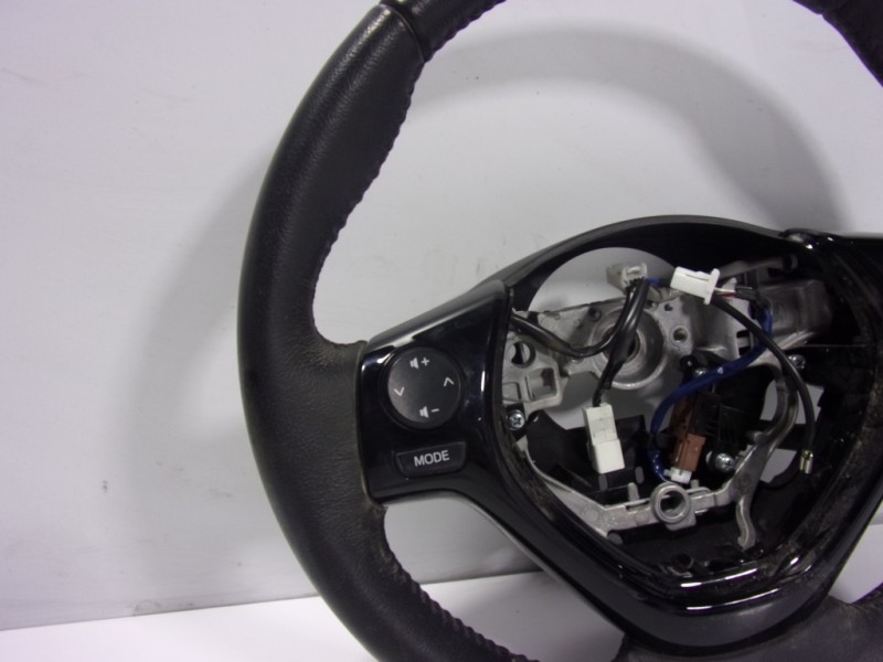 Recambio de volante para toyota aygo 1.0 vvti referencia OEM IAM 451000H060B1  