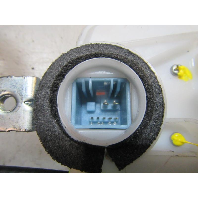 Recambio de cerradura puerta delantera derecha para honda civic berlina (fn) 2.2 ctdi referencia OEM IAM 72110SMGG04 72111SMGG0R