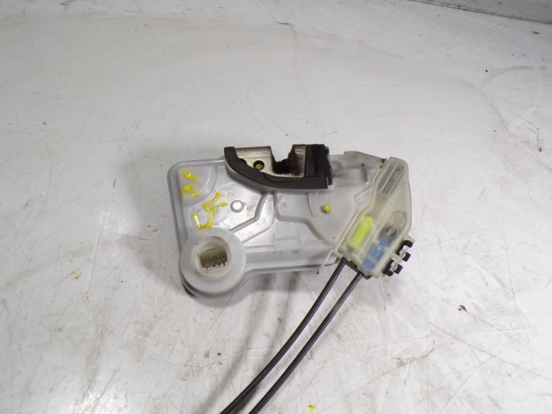 Recambio de cerradura puerta delantera derecha para peugeot 108 1.2 12v vti referencia OEM IAM B000961880  