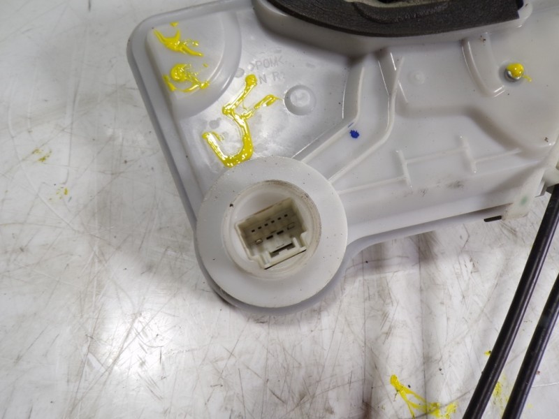 Recambio de cerradura puerta delantera derecha para peugeot 108 1.2 12v vti referencia OEM IAM B000961880  