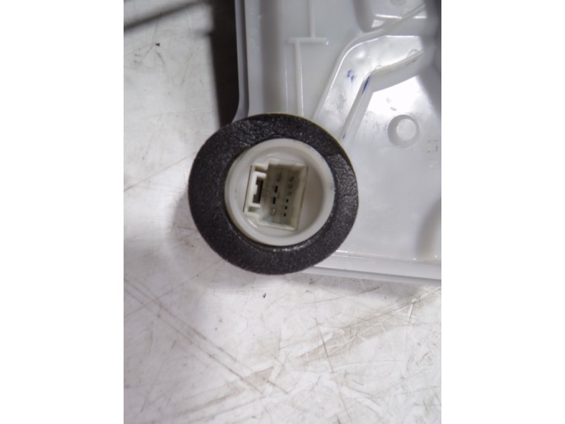 Recambio de cerradura puerta delantera izquierda para peugeot 108 1.2 12v vti referencia OEM IAM B000843080  