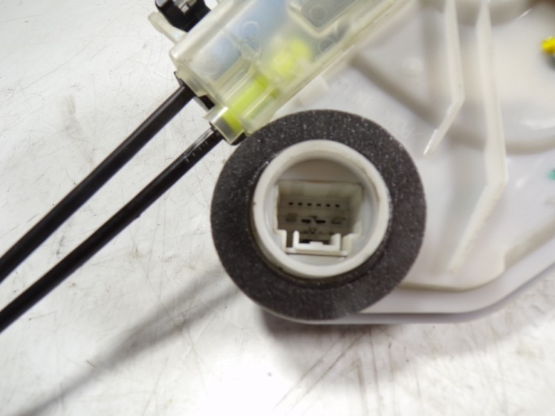 Recambio de cerradura puerta trasera izquierda para peugeot 108 1.2 12v vti referencia OEM IAM B000950880  