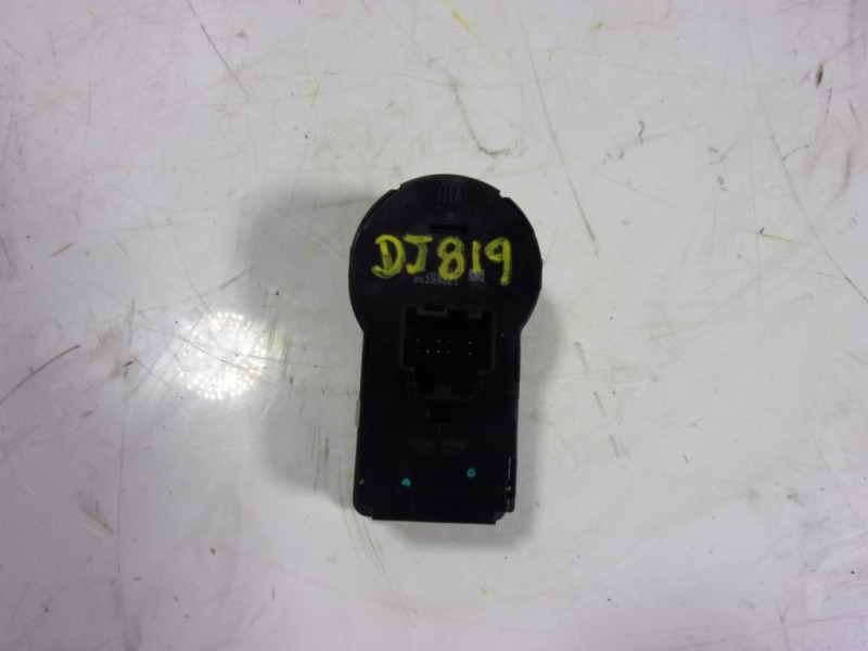 Recambio de mando luces para opel astra j lim. 1.6 cdti dpf referencia OEM IAM 13268702 13268702 