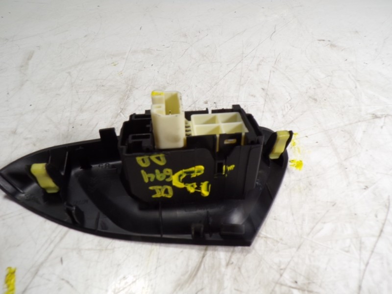 Recambio de mando elevalunas delantero derecho para peugeot 108 1.2 12v vti referencia OEM IAM B000954680  