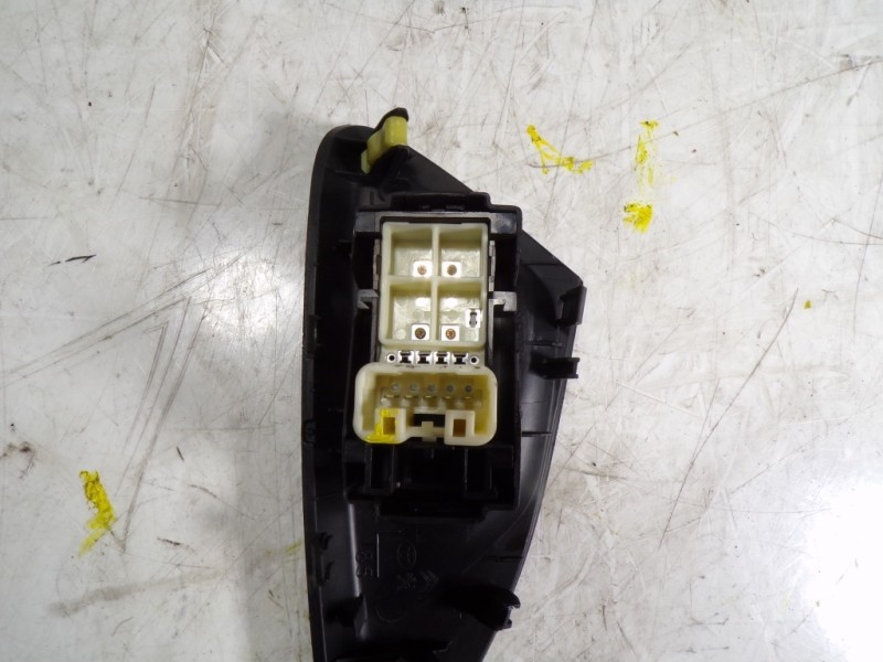Recambio de mando elevalunas delantero derecho para peugeot 108 1.2 12v vti referencia OEM IAM B000954680  