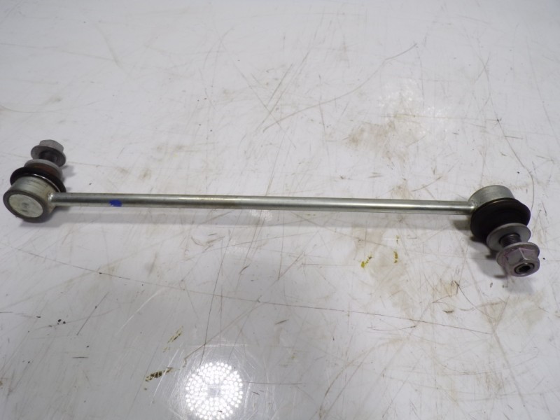 Recambio de tirante delantero derecho para toyota c-hr 132 kw referencia OEM IAM 4882047040  