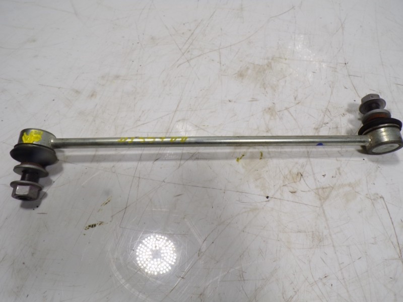 Recambio de tirante delantero derecho para toyota c-hr 132 kw referencia OEM IAM 4882047040  