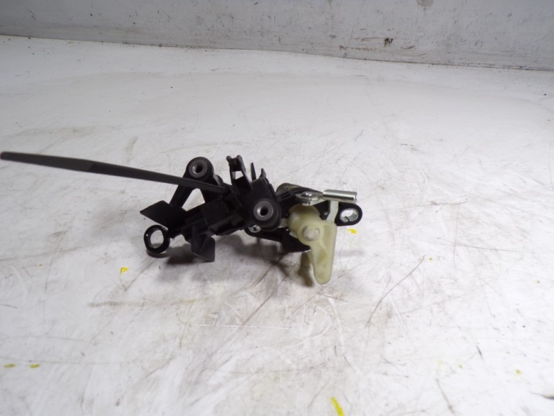 Recambio de maneta porton para peugeot 108 1.2 12v vti referencia OEM IAM B001045180  