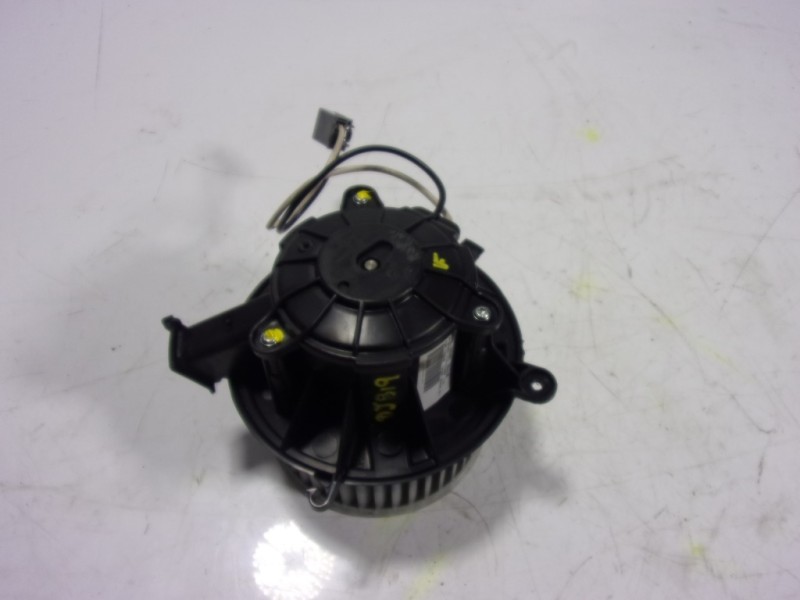 Recambio de motor calefaccion para opel astra j lim. 1.6 cdti dpf referencia OEM IAM 13276230  