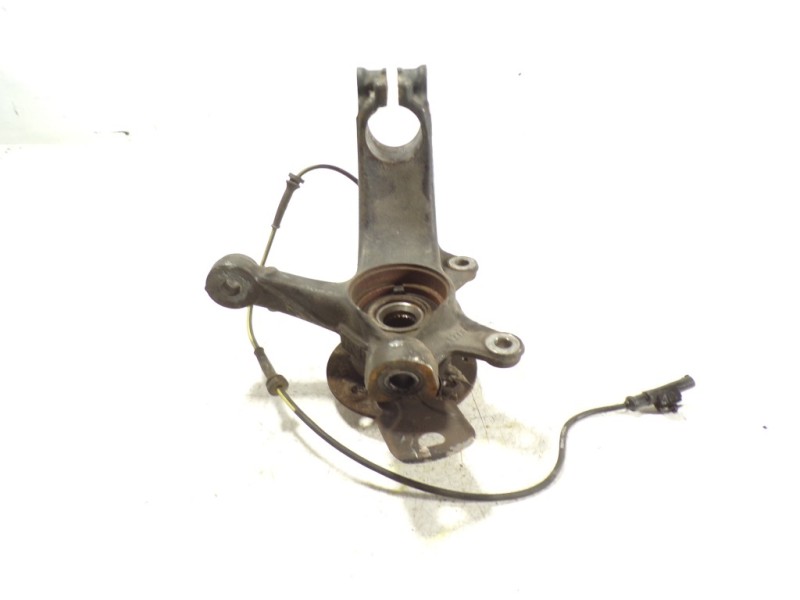 Recambio de mangueta delantera izquierda para peugeot 108 1.2 12v vti referencia OEM IAM B000905680  