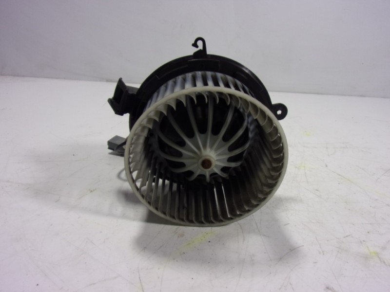 Recambio de motor calefaccion para opel astra j lim. 1.6 cdti dpf referencia OEM IAM 13276230  