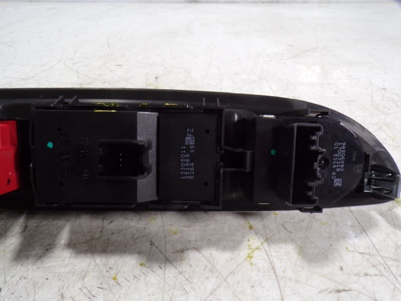 Recambio de mando elevalunas delantero izquierdo para opel mokka 1.6 cdti dpf referencia OEM IAM 13305011 13305011 