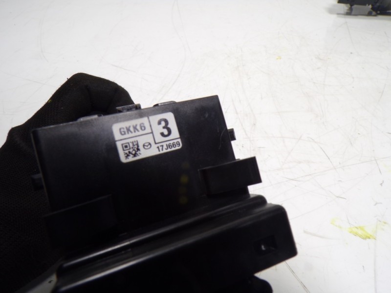 Recambio de mando limpia para mazda 3 lim. () origin referencia OEM IAM  17J669 