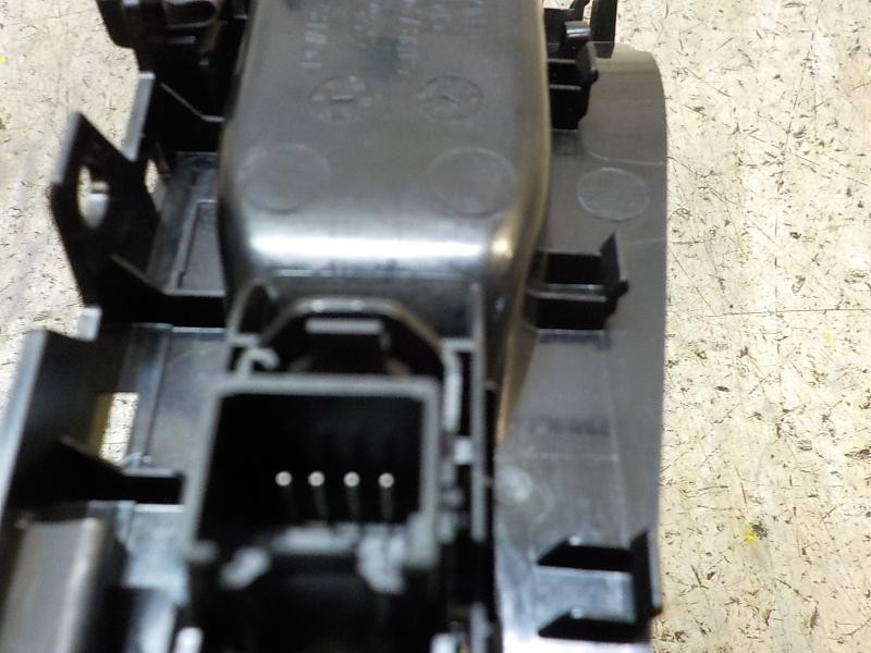 Recambio de mando elevalunas delantero derecho para ford fiesta (ccn) trend referencia OEM IAM 1850432  