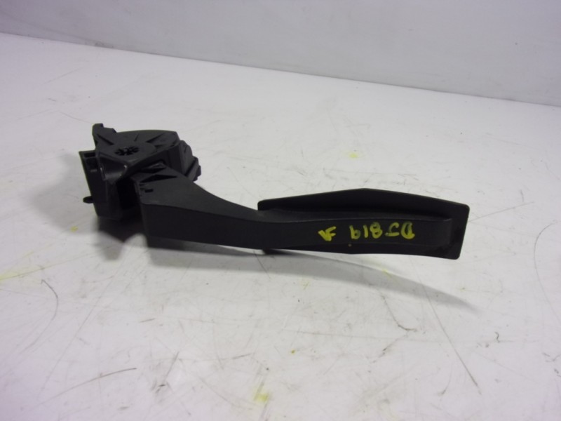 Recambio de potenciometro pedal para opel astra j lim. 1.6 cdti dpf referencia OEM IAM 13252702 13252702 