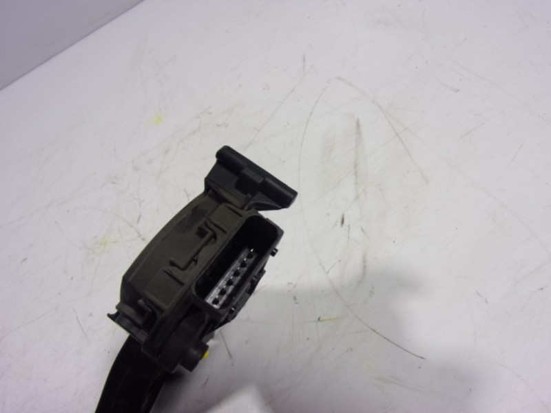 Recambio de potenciometro pedal para opel astra j lim. 1.6 cdti dpf referencia OEM IAM 13252702 13252702 