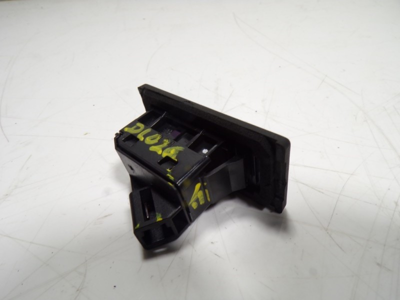 Recambio de maneta porton para mazda 3 lim. () origin referencia OEM IAM   