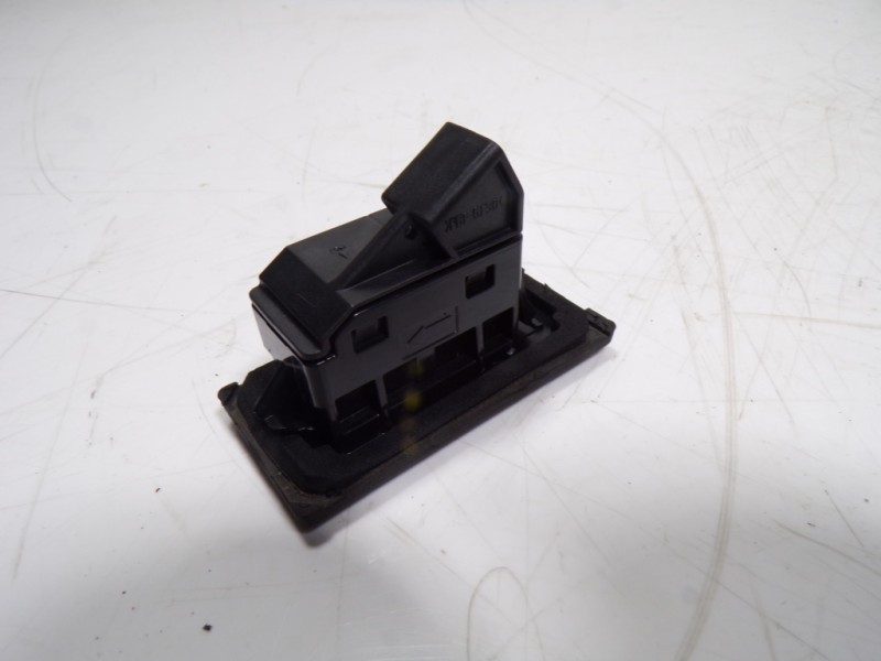 Recambio de maneta porton para mazda 3 lim. () origin referencia OEM IAM   