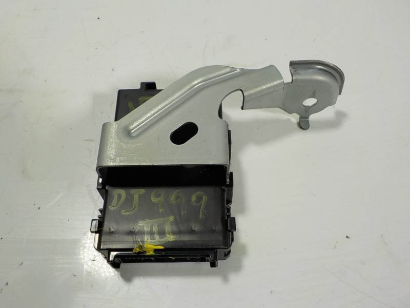 Recambio de modulo electronico para toyota yaris hybrid active referencia OEM IAM 8910052030 8910052030 50125137