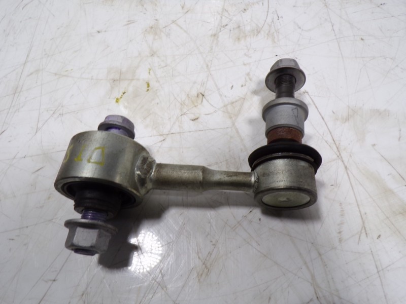 Recambio de tirante trasero izquierdo para toyota c-hr 132 kw referencia OEM IAM 4883047010  