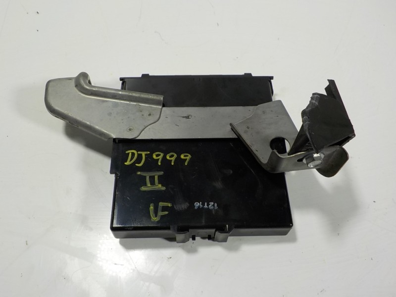 Recambio de modulo electronico para toyota yaris hybrid active referencia OEM IAM 899900D150 899900D150 MB2325009482