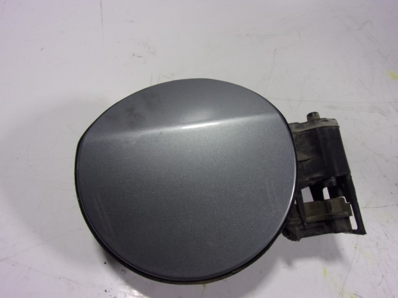 Recambio de tapa combustible para opel astra j lim. 1.6 cdti dpf referencia OEM IAM 13309107  