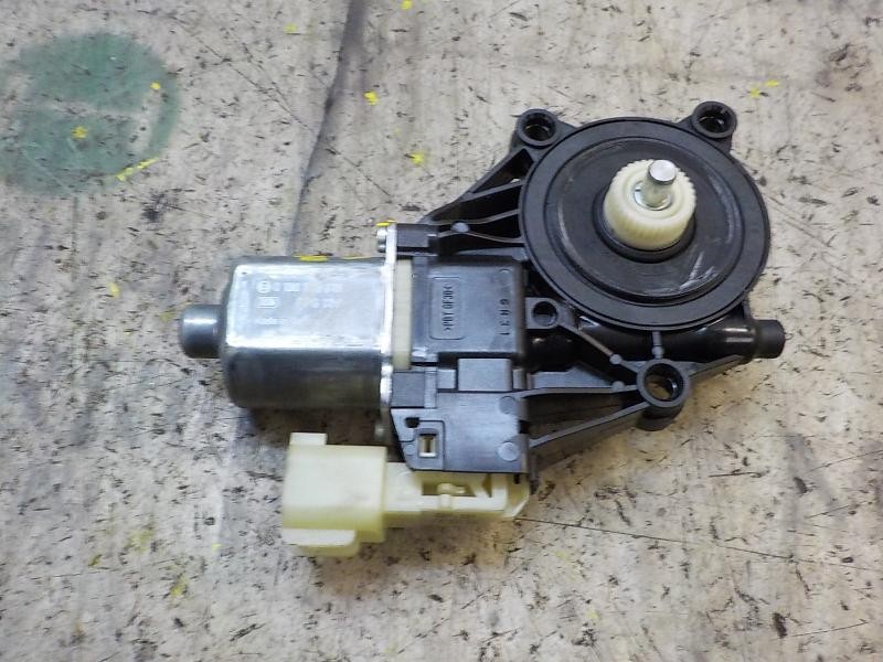 Recambio de motor elevalunas delantero derecho para ford fiesta (ccn) trend referencia OEM IAM 1852734  