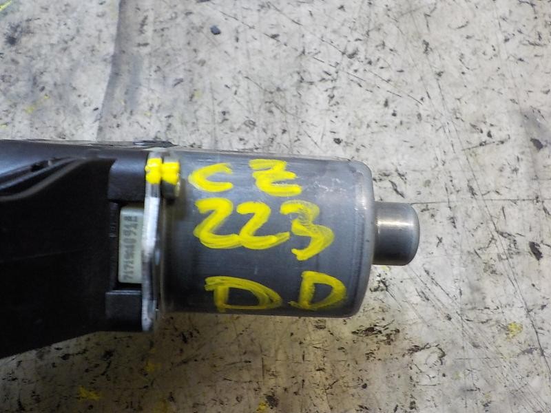 Recambio de motor elevalunas delantero derecho para ford fiesta (ccn) trend referencia OEM IAM 1852734  