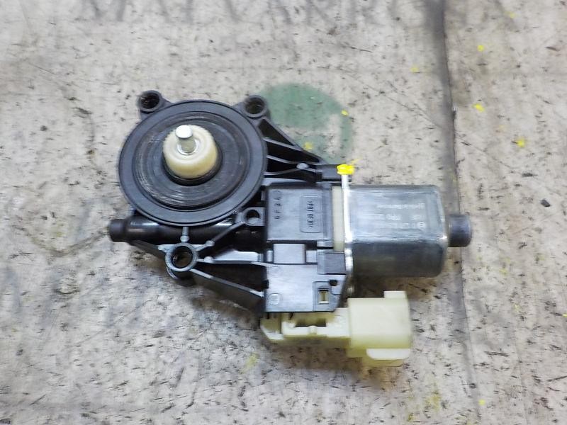 Recambio de motor elevalunas delantero izquierdo para ford fiesta (ccn) trend referencia OEM IAM 1852321  