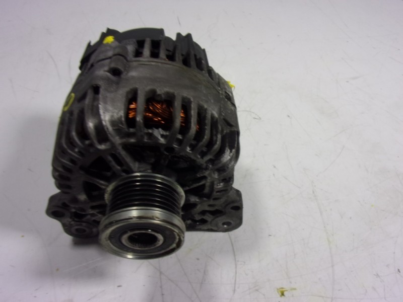 Recambio de alternador para volkswagen golf vi (5k1) sport referencia OEM IAM  03C903023G 
