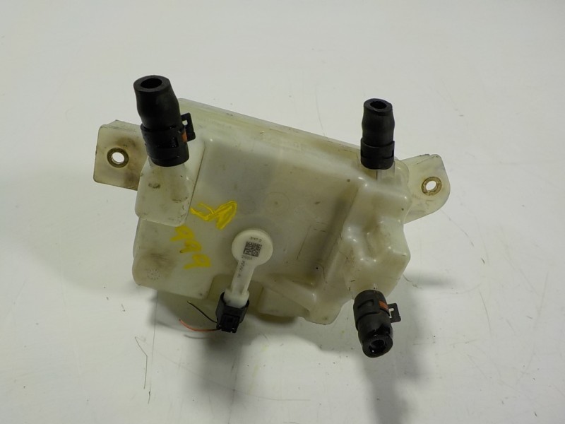 Recambio de deposito servo para toyota yaris hybrid active referencia OEM IAM 472200D181 03350887081 03350887071