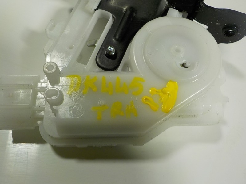 Recambio de cerradura maletero / porton para toyota yaris 1.5 vvti hev referencia OEM IAM 6935002090  